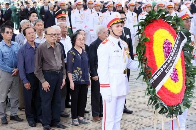 Bạn học Khoa Ngữ Văn xót thương tiễn biệt Tổng Bí thư Nguyễn Phú Trọng