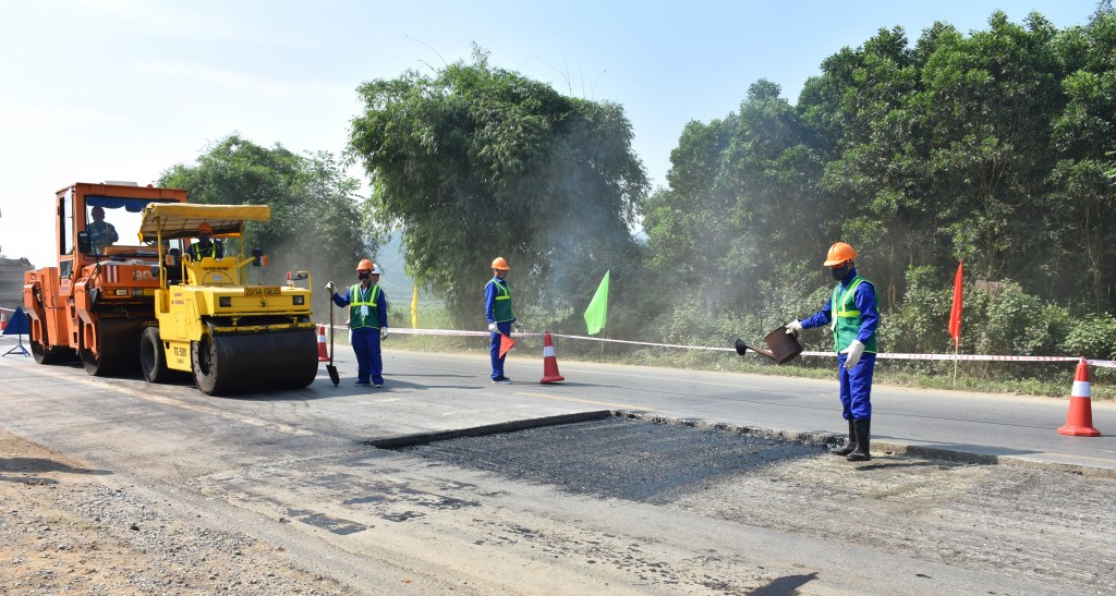 Đẩy mạnh phong trào thi đua “Công nhân giỏi”, “Sáng kiến, sáng tạo”