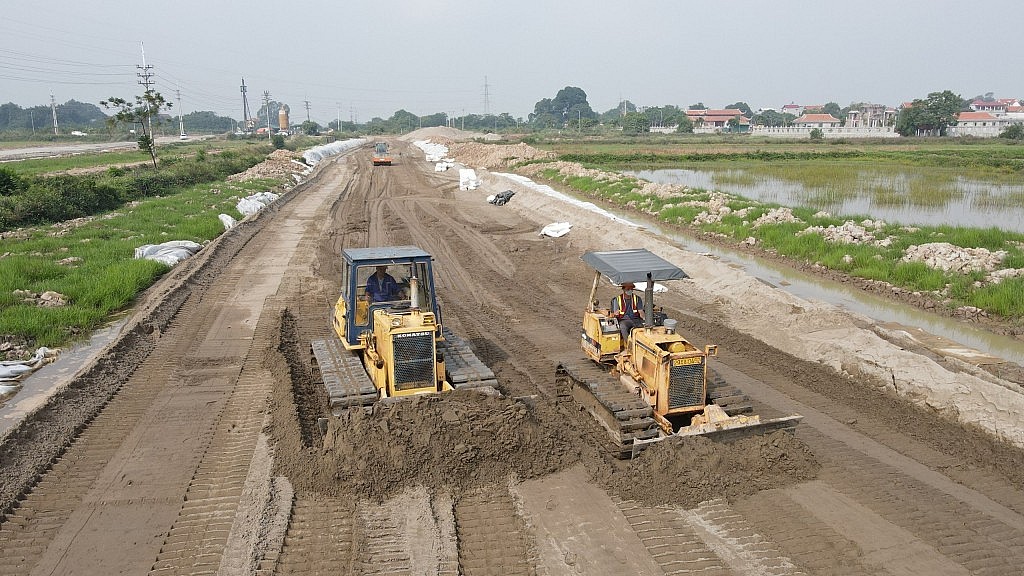 Thủ tướng yêu cầu hoàn thành giải phóng mặt bằng loạt cao tốc trong tháng 8