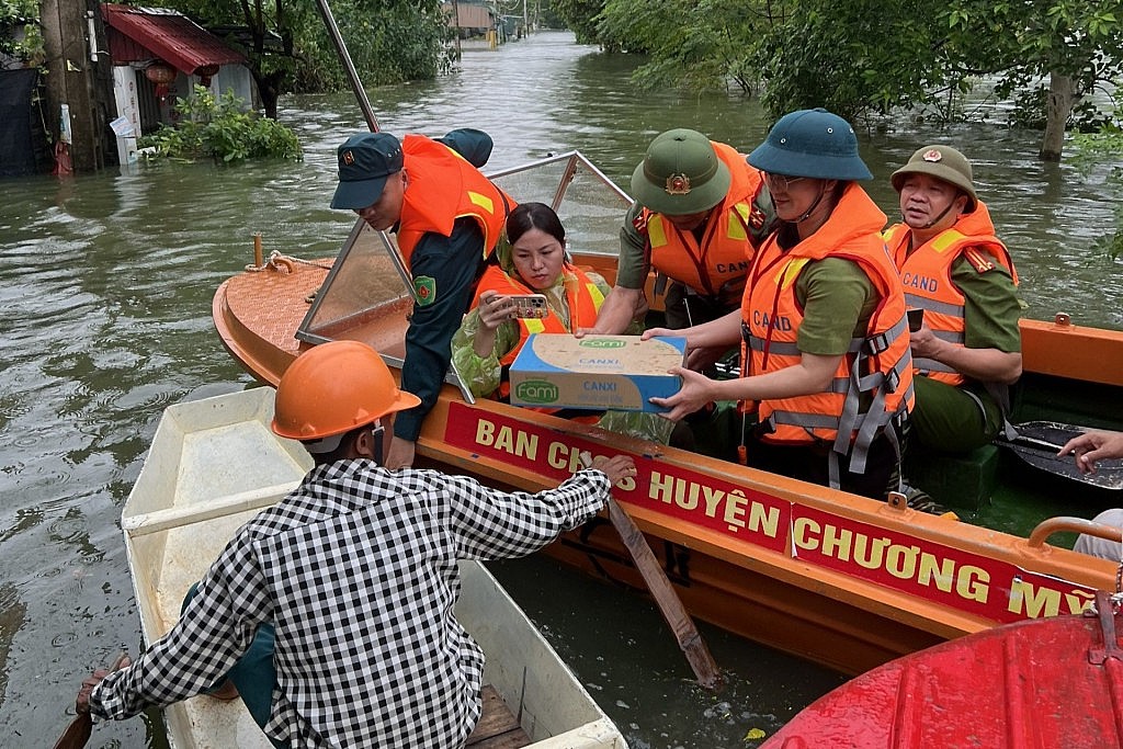 Công an Hà Nội chung tay cùng nhân dân tập trung phòng chống thiên tai