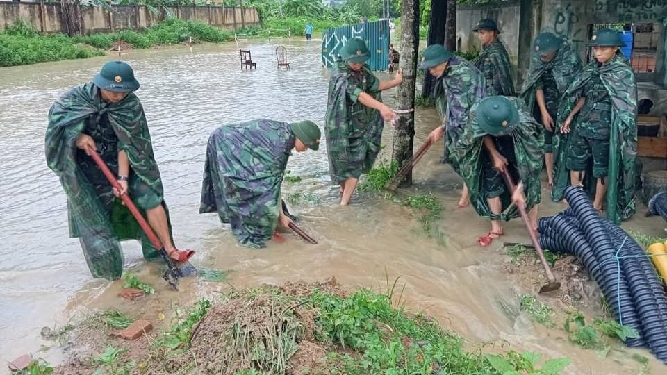 138,3ha diện tích hoa màu tại huyện Thạch Thất bị ngập trắng