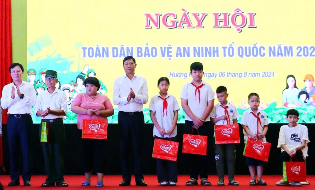 Quán triệt tầm quan trọng của phong trào toàn dân bảo vệ an ninh Tổ quốc