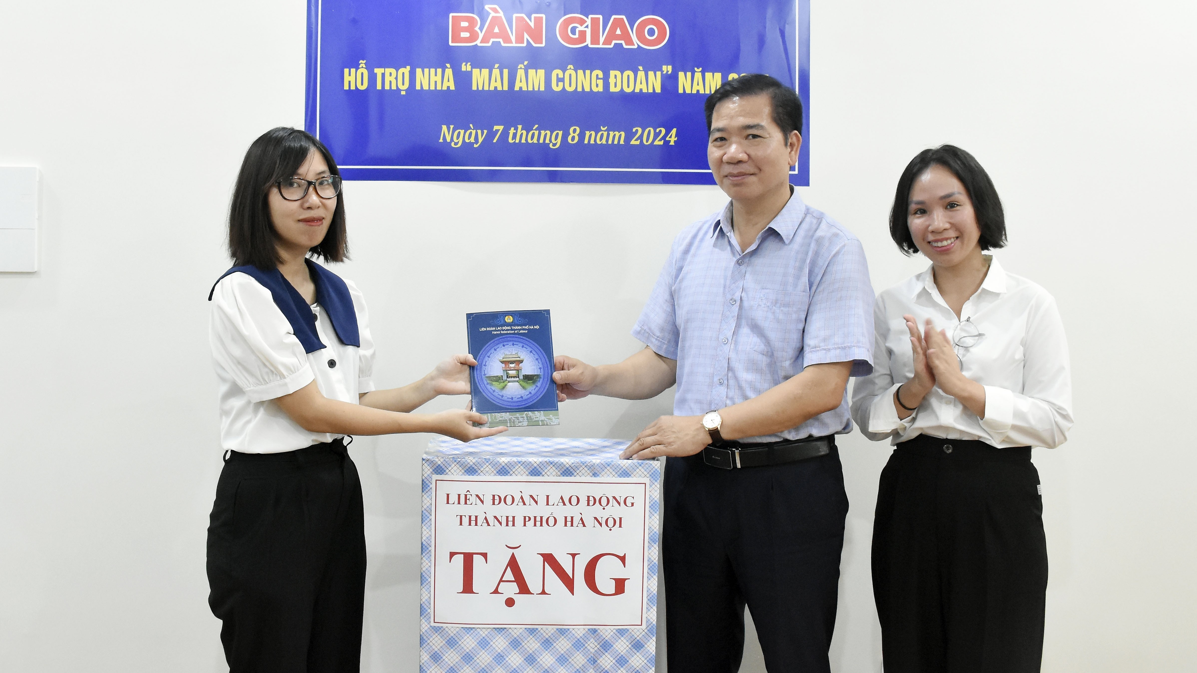 Trao hỗ trợ kinh phí sửa chữa “Mái ấm Công đoàn” cho đoàn viên có hoàn cảnh khó khăn quận Ba Đình