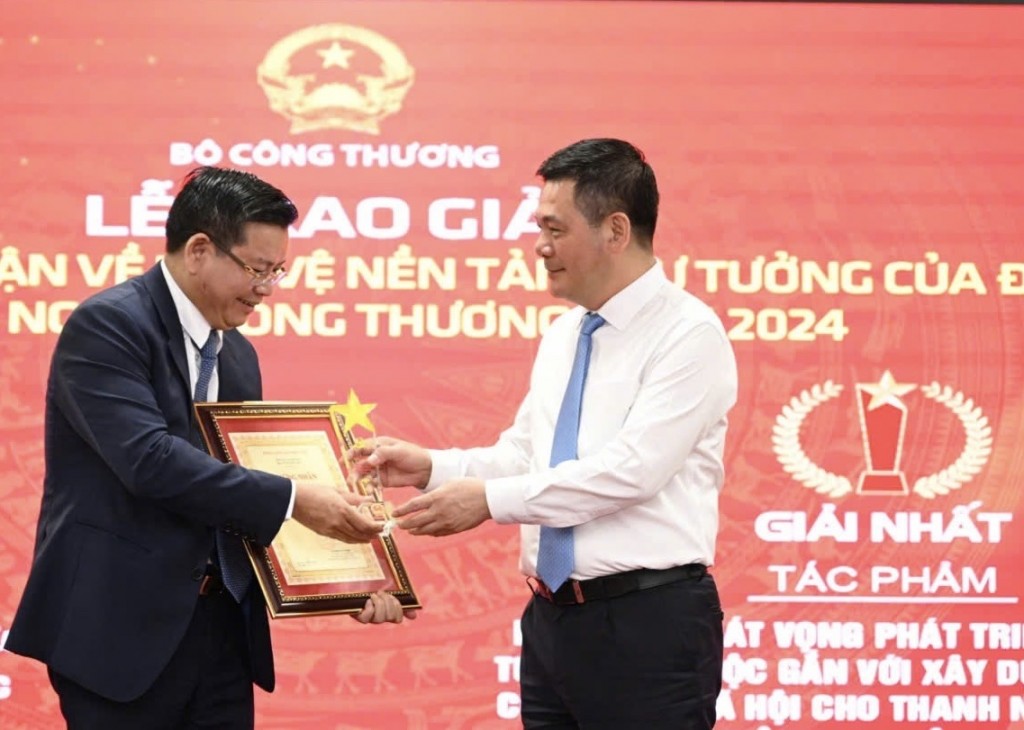 Hiệu trưởng Trường Đại học Điện lực đoạt giải Nhất cuộc thi viết Bảo vệ nền tảng tư tưởng của Đảng