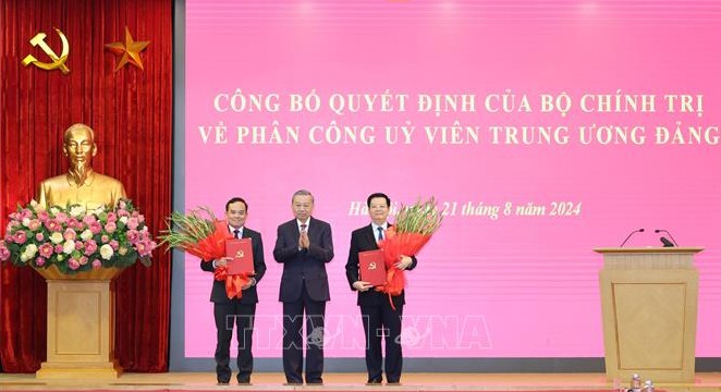 Bộ Chính trị phân công các Ủy viên Trung ương giữ chức Trưởng Ban Kinh tế Trung ương và Trưởng Ban Dân vận Trung ương