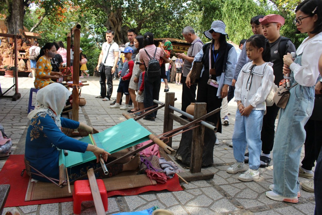 Khánh Hòa: Bức tranh du lịch thiếu sản phẩm lưu niệm đặc trưng