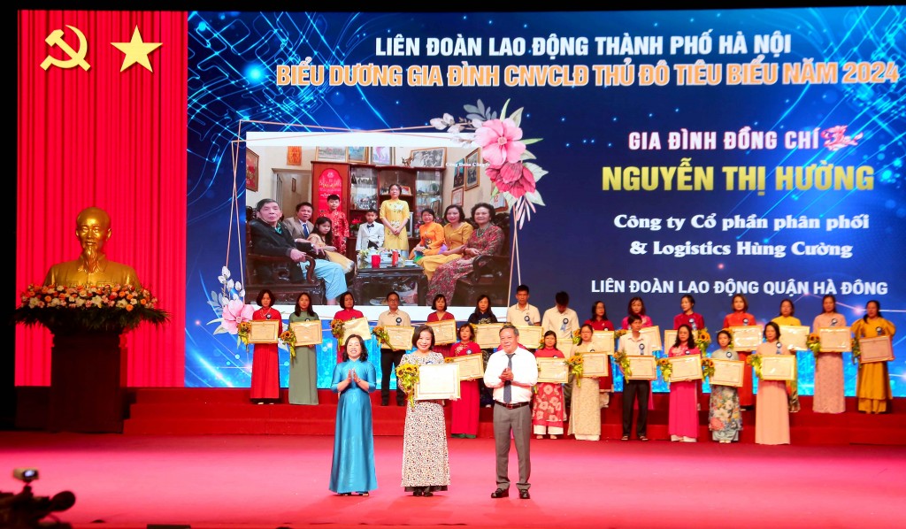 TRỰC TUYẾN: Biểu dương gia đình, khích lệ con công nhân, viên chức, game bài uy tín
 Thủ đô tiêu biểu