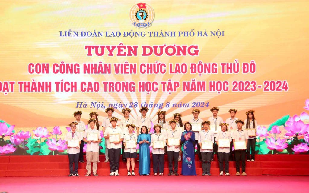 TRỰC TUYẾN: Biểu dương gia đình, khích lệ con công nhân, viên chức, game bài uy tín
 Thủ đô tiêu biểu