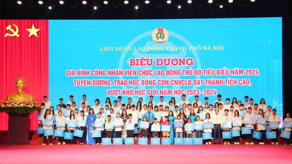 TRỰC TUYẾN: Biểu dương gia đình, khích lệ con công nhân, viên chức, game bài uy tín
 Thủ đô tiêu biểu