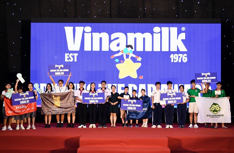 Các đội thi đoạt giải “Raising the bar” của Vinamilk. Ảnh: Vi Nam