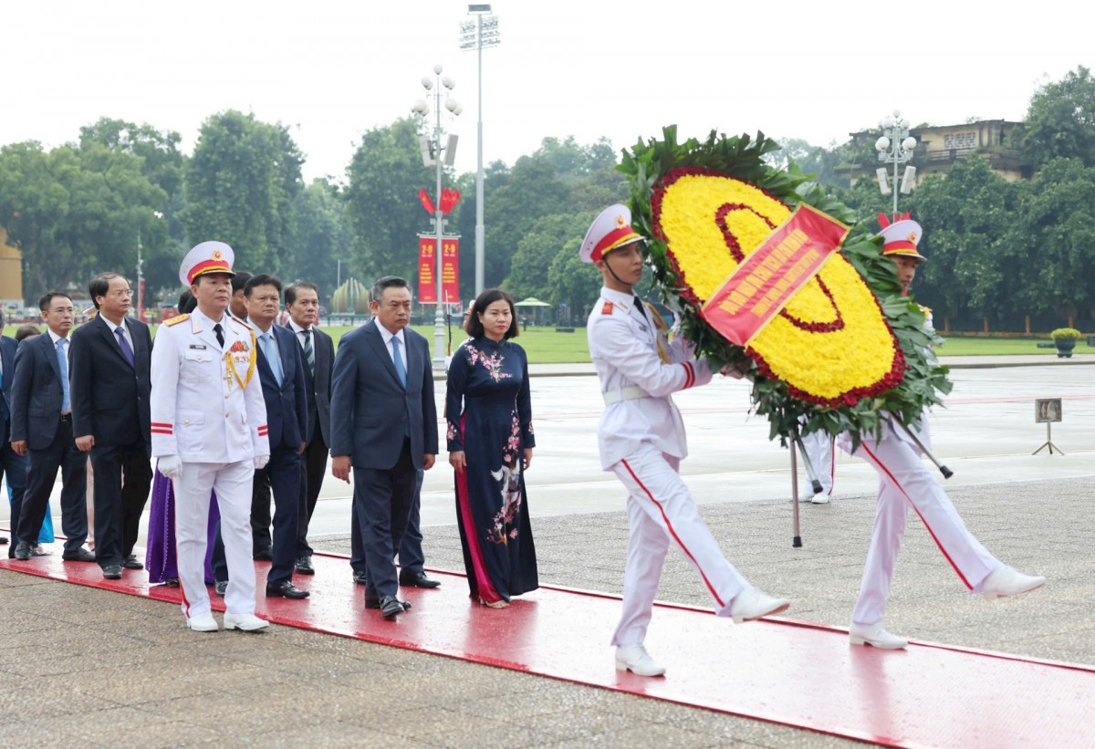 Lãnh đạo Đảng, Nhà nước và thành phố Hà Nội viếng Chủ tịch Hồ Chí Minh