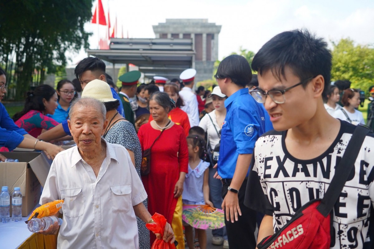 Hơn 30.000 lượt người vào Lăng viếng Bác trong ngày Quốc khánh 2/9