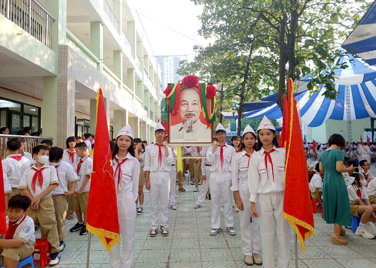 TRỰC TUYẾN: Gần 2,3 triệu học sinh Thủ đô hân hoan chào đón năm học mới