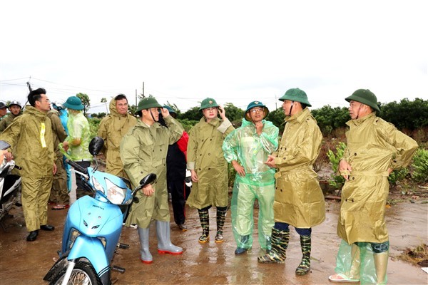 Lãnh đạo huyện Gia Lâm kiểm tra công tác ứng phó với cơn bão số 3