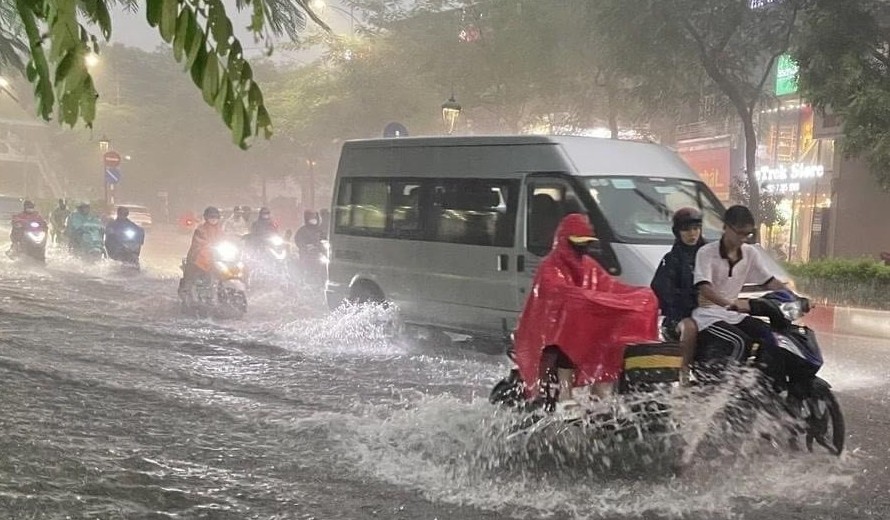 Dự báo thời tiết khu vực Hà Nội ngày 8/9: Mưa to đến rất to, nhiều khu vực cảnh báo úng ngập