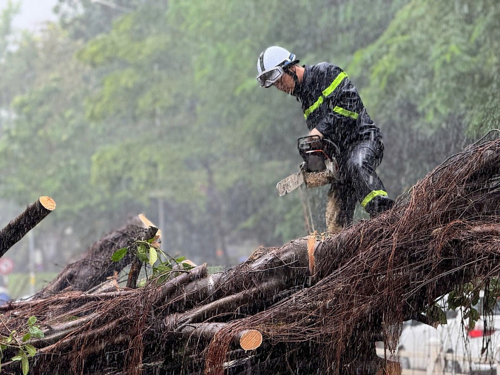 Công an quận Đống Đa: Chủ động ứng phó bão, lũ ở mức cao nhất