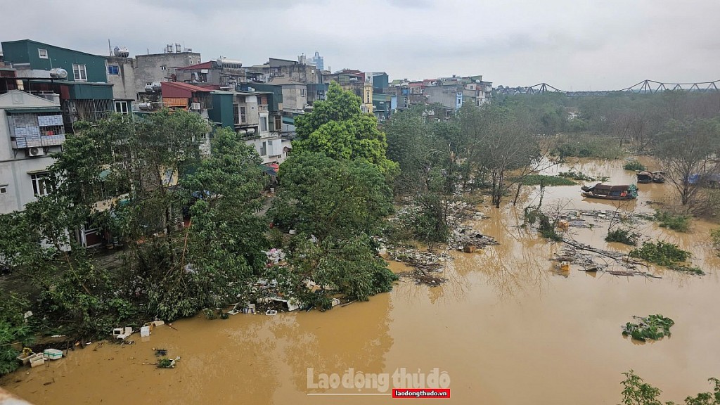 Lũ trên sông Hồng tiếp tục dâng cao, Hà Nội báo động lũ cấp độ 2