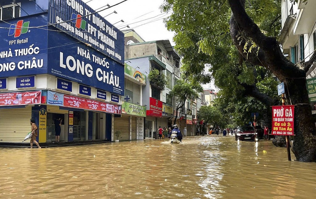 Ba Đình: Chủ động ứng phó với mưa lũ theo phương châm “3 sẵn sàng” và “4 tại chỗ”