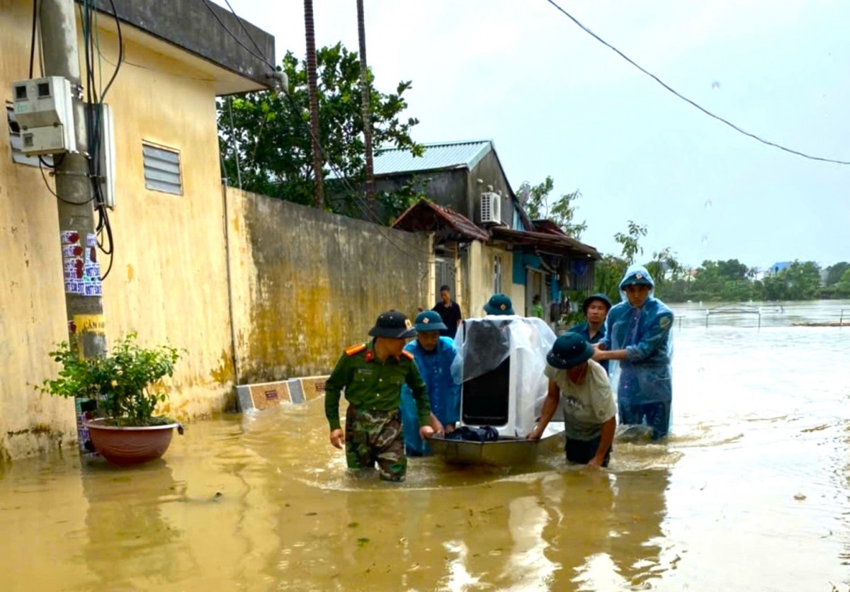 LĐLĐ huyện Ứng Hòa hỗ trợ từ 1-3 triệu đồng cho đoàn viên bị ảnh hưởng do bão, lũ