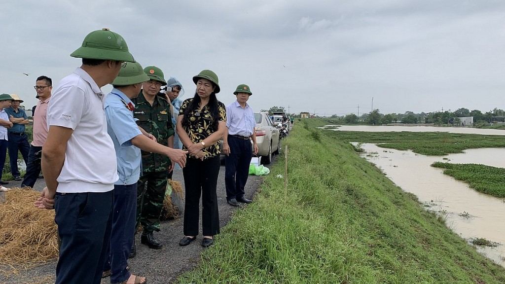 Chủ tịch Ủy ban MTTQ Việt Nam thành phố Hà Nội kiểm tra công tác phòng, chống lụt bão tại Sơn Tây