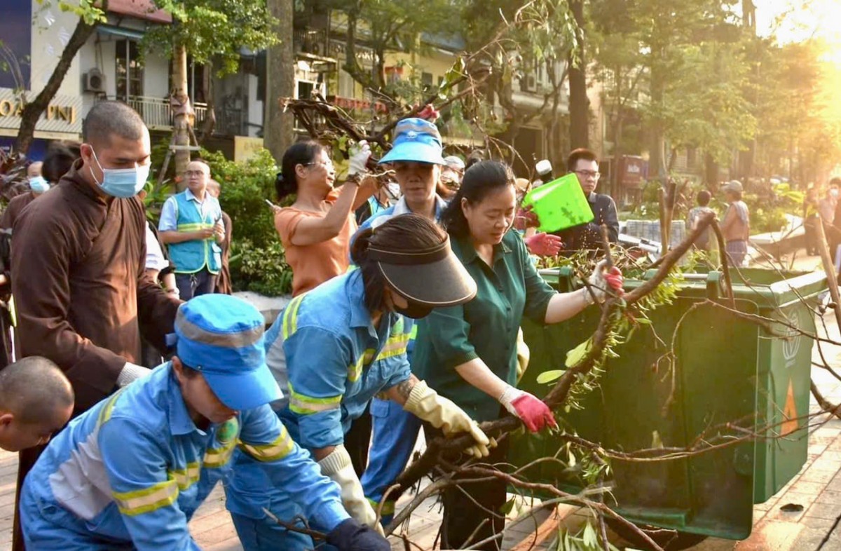 Bí thư Thành ủy Hà Nội tham gia Lễ Phát động toàn dân tham gia tổng vệ sinh môi trường sau cơn bão số 3