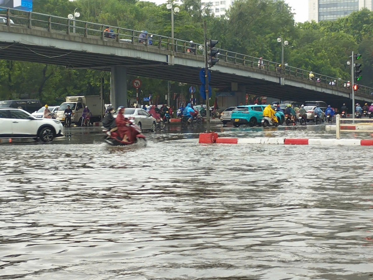 Dự báo thời tiết Hà Nội ngày 18/9: Mưa rào và dông rải rác vào sáng sớm và chiều tối