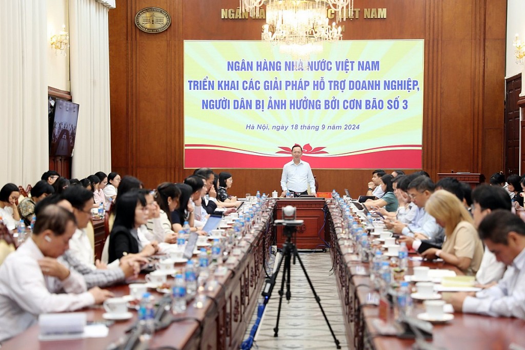 Ngành Ngân hàng triển khai nhiều giải pháp giúp khách hàng vượt qua khó khăn do bão, lũ