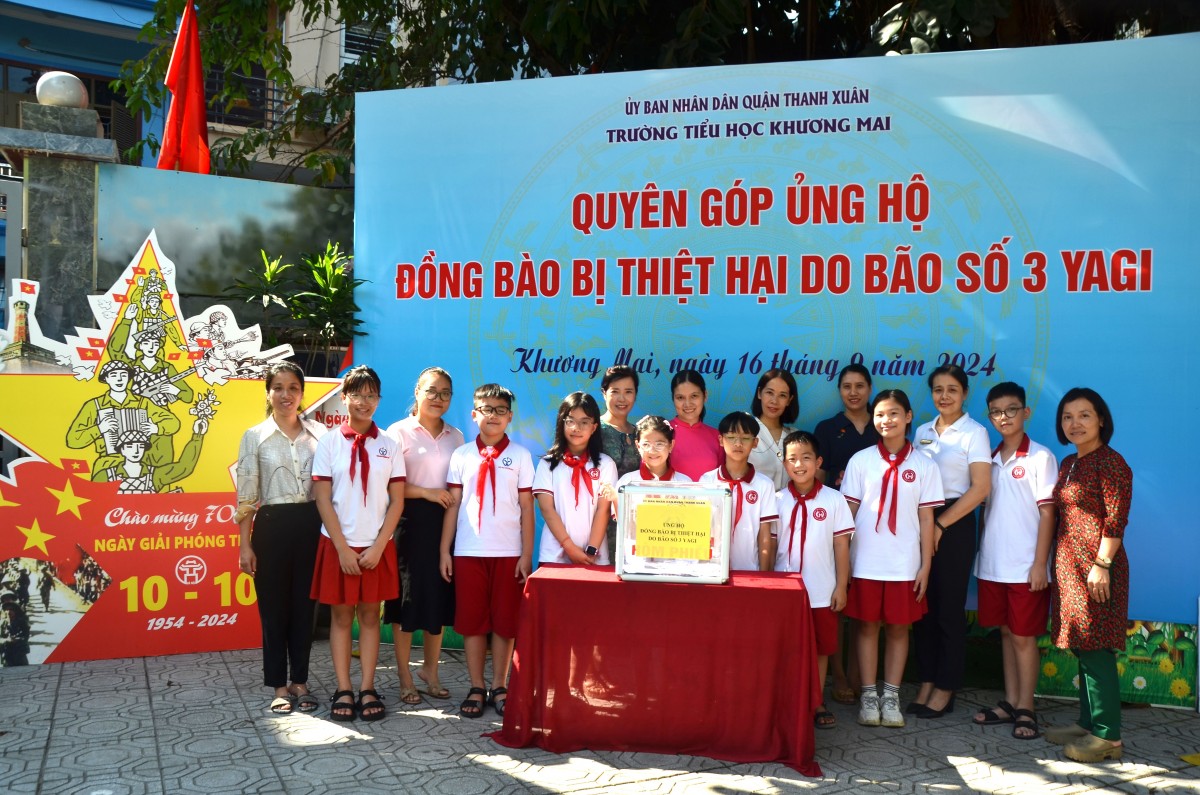 Công đoàn Trường Tiểu học Khương Mai chung tay ủng hộ đồng bào bị bão lũ