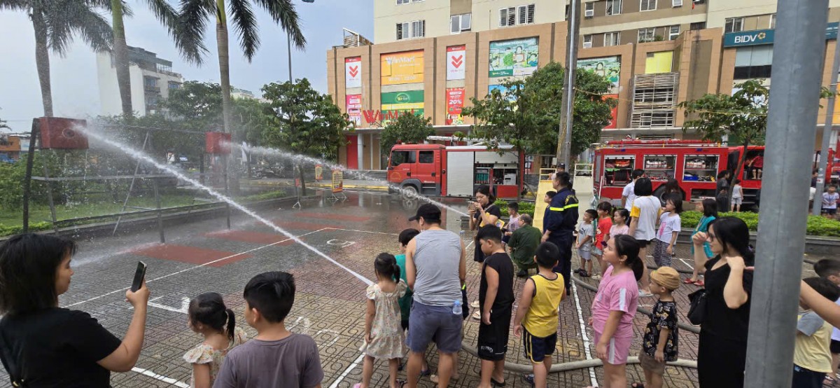 Cư dân chung cư được trải nghiệm thực hành về phòng cháy chữa cháy