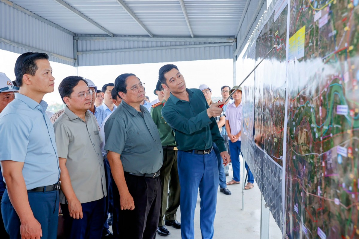 Thủ tướng: Đẩy nhanh tiến độ Dự án đường Vành đai 4; nhà ở xã hội phải có hệ thống an sinh