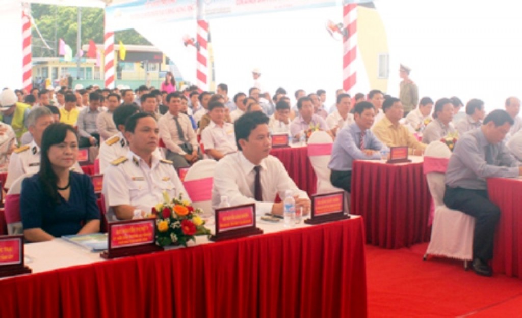 cang vung ang ha tinh khai truong tuyen hang container dau tien