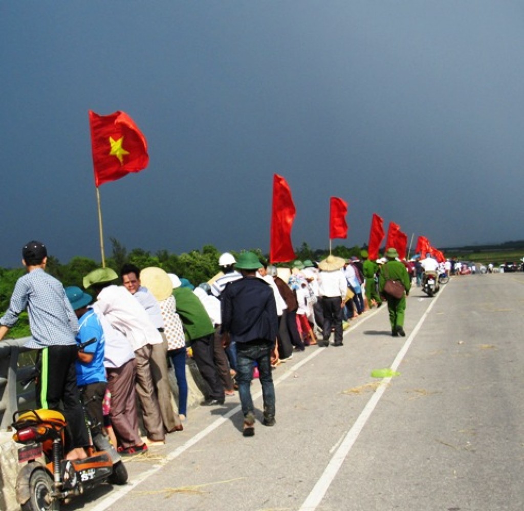 nao nhiet le hoi dua thuyen tren song cua sot