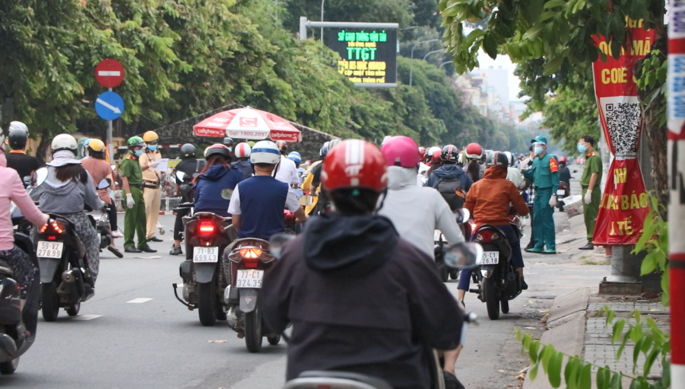 Nhiều tuyến đường ở thành phố Hồ Chí Minh xe đông đúc