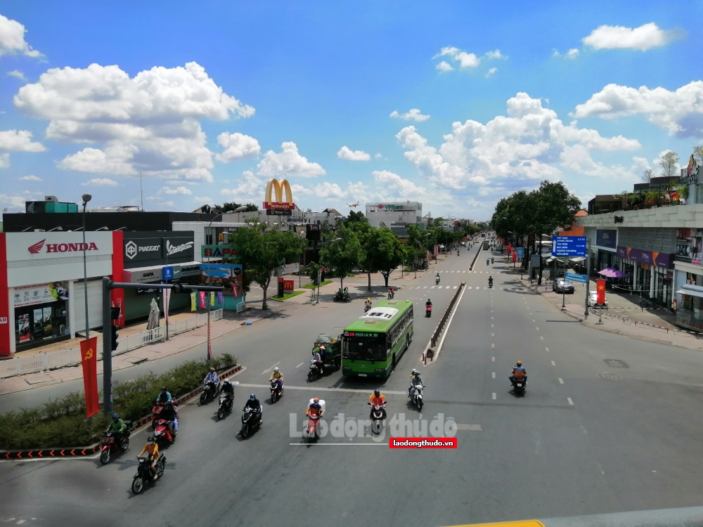 Ảnh: Thành phố Hồ Chí Minh "đếm ngày" mở cửa trở lại