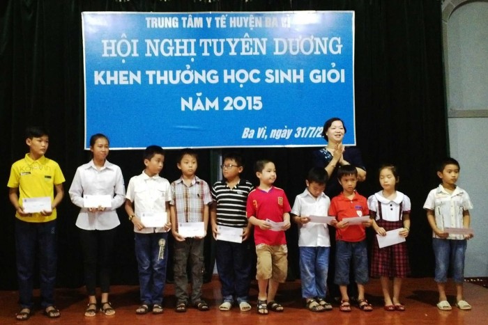 Tuyên dương học sinh  vượt khó học giỏi