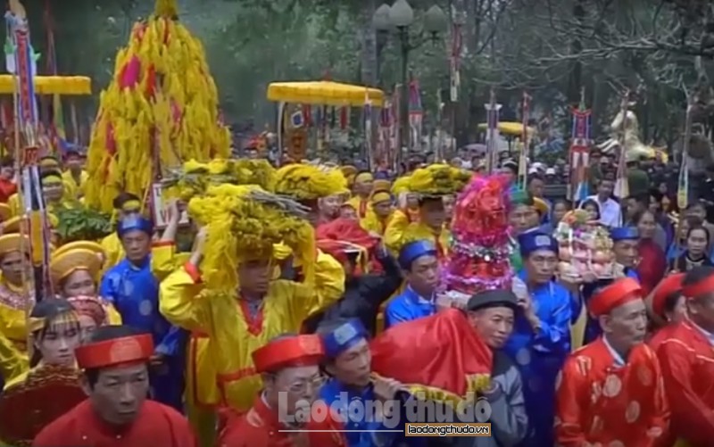 le hoi den soc nam mau tuat van minh hap dan du khach