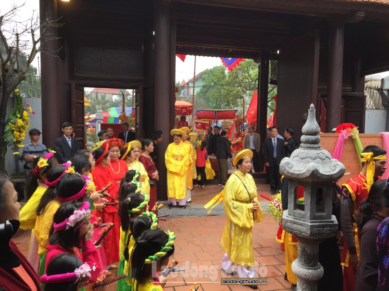 doc dao mam xoi tien vua khong lo tai le hoi dinh phu gia