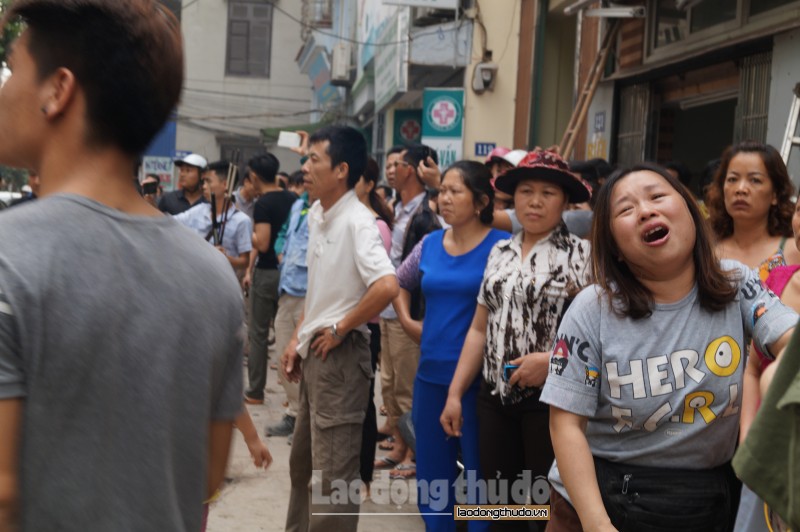 kinh hoang chay cho quang hang tram nguoi dan hot hoang