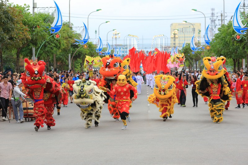 du khach ngat ngay voi le hoi carnaval dong hoi 2018