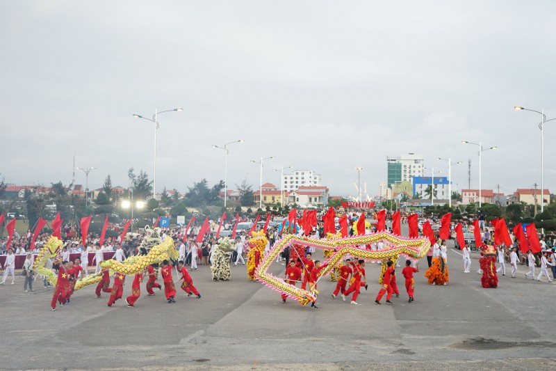 du khach ngat ngay voi le hoi carnaval dong hoi 2018