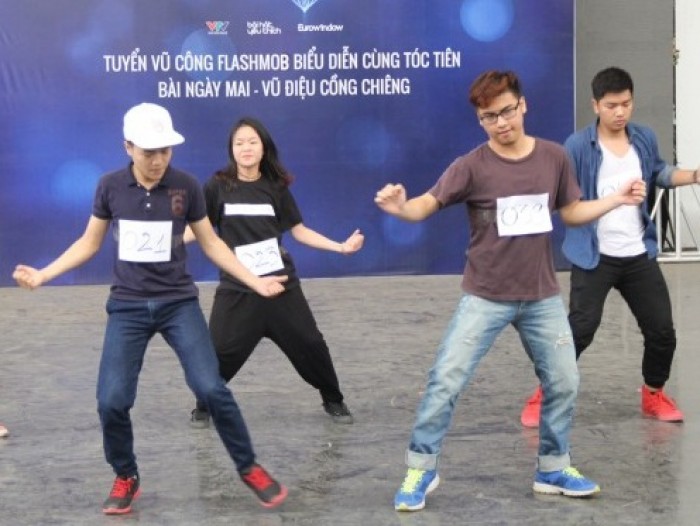 Sôi động buổi casting chọn vũ công nhảy flashmob cùng ca sĩ Tóc Tiên