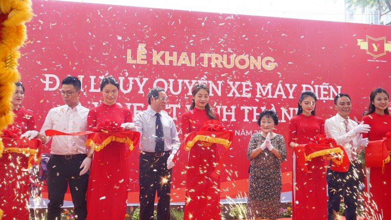 Khai trương Đại lý ủy quyền xe máy điện thông minh VinFast