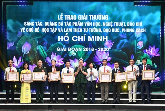 Trao giải thưởng sáng tác về chủ đề "Học tập và làm theo tư tưởng, đạo đức, phong cách Hồ Chí Minh"