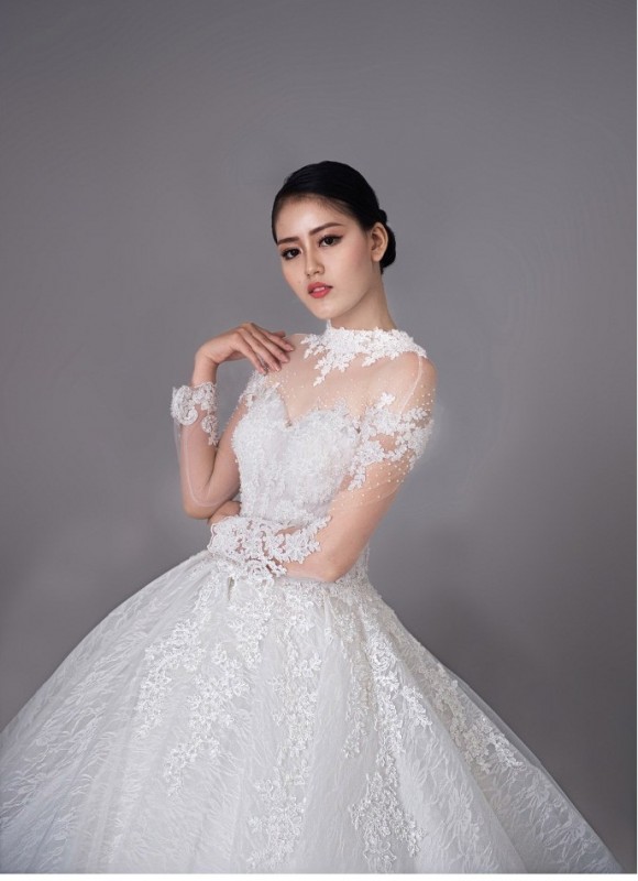 Á hậu Đại dương Đặng Thanh Ngân đẹp hút hồn với váy cưới Elli Bridal