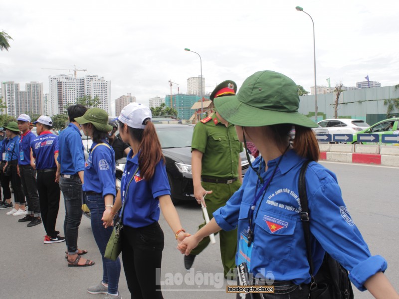 ha noi tiep suc cho cac sy tu co mot mua thi an toan