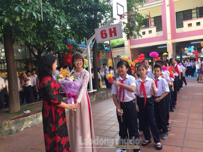 hoc sinh thu do tung bung khai giang nam hoc moi