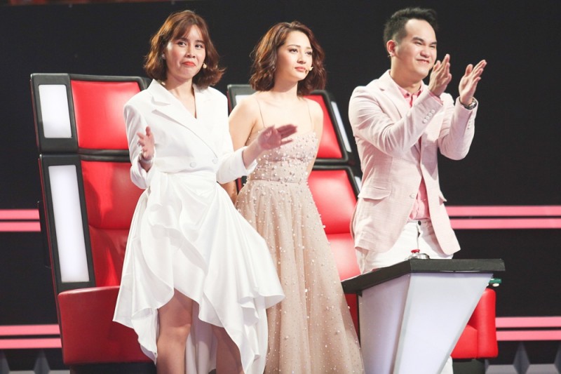 xuat hien co be dan ca xu hue lam tan chay ca san khau the voice kids 2018