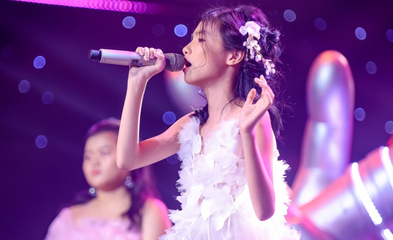 hoa hau nhi linh dan voi kha nang hat tieng anh dinh nhat the voice kids 2019