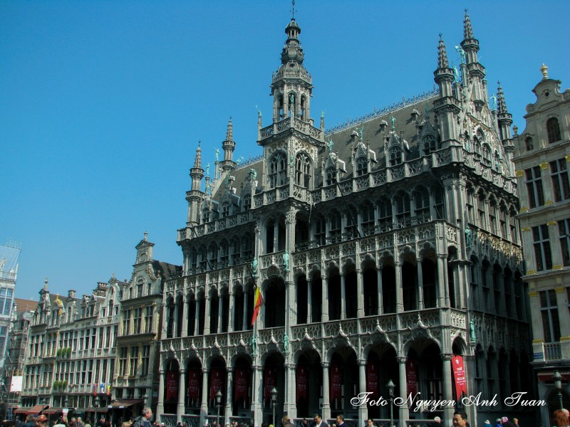 bi sap bay boi su ngot ngao cua brussels