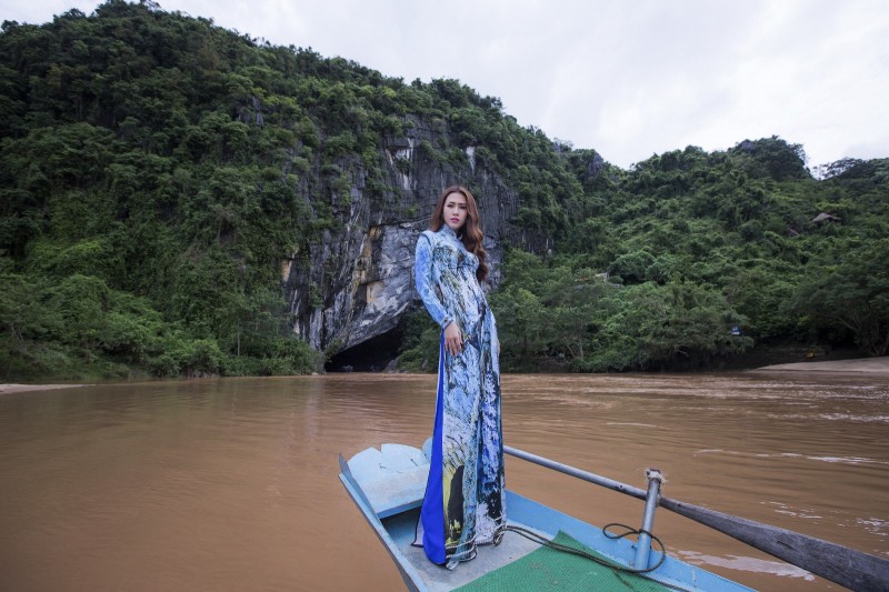 hoa hau phan thi mo phan thu quyen bay bong trong bst ao dai di san trong long dat